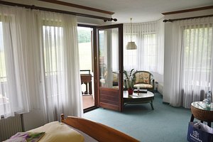 bed Onbekwaamheid mild HOTEL REBEKKA MIT HAUS AM BRUHL - Prices & Reviews (Badenweiler, Germany)