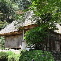 吉水園・吉水亭/入母屋造でかやぶき屋根の吉水亭