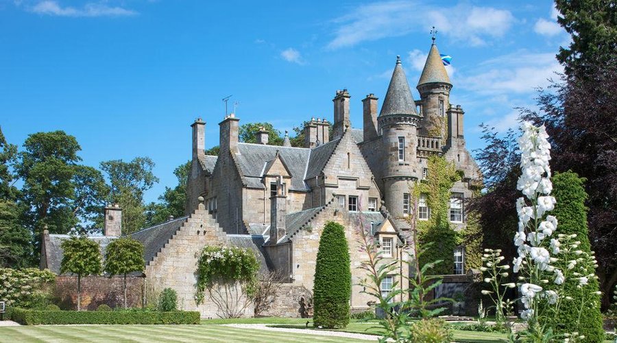 Manicured gardens, 32 acre estate