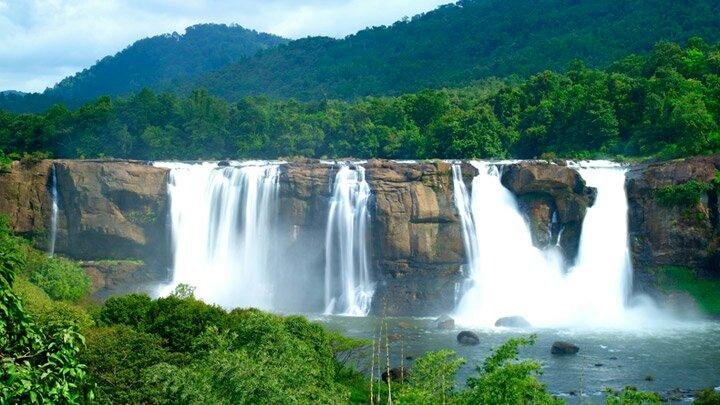 Athirappilly Waterfalls (Thrissur) - 2023 Lohnt es sich? (Mit fotos)