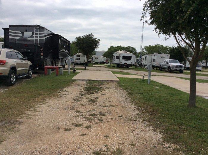 BRAUNIG LAKE RV RESORT - Campground Reviews (Elmendorf, TX)