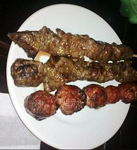 Espetinho de carne e frango com bacon