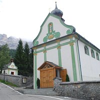la chiesa da fuori
