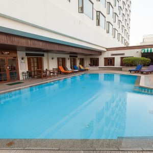 The Pool at the Evergreen Laurel Hotel