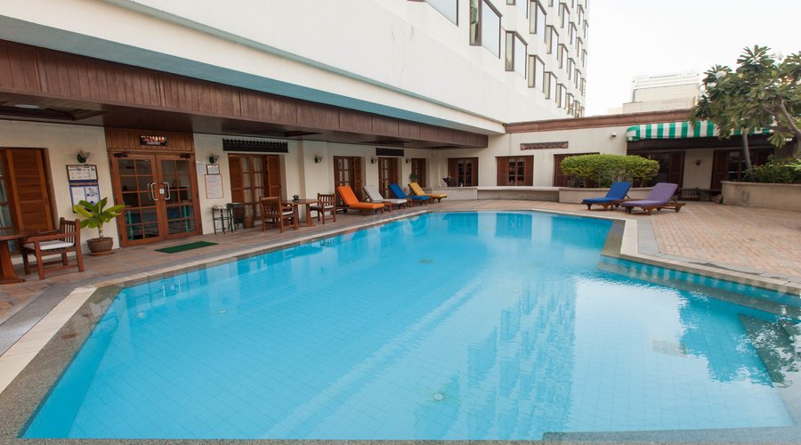 The Pool at the Evergreen Laurel Hotel
