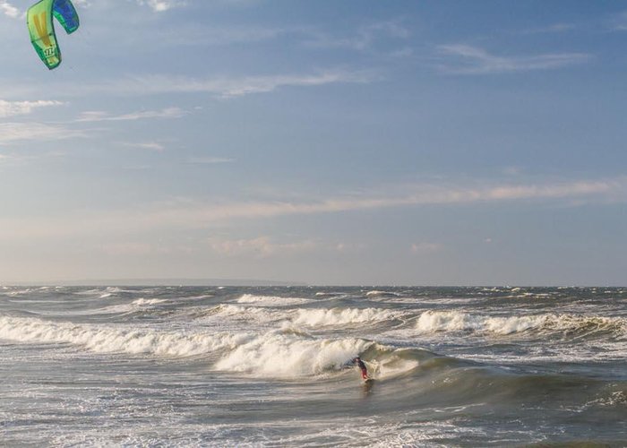 Kitesurfen für Aufsteiger in der Ostseewelle.