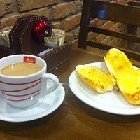 Pão na Chapa e Café com Leite