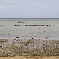 干潮時のビーチ風景