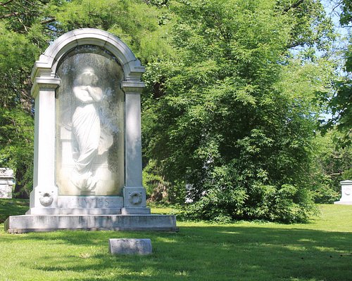 Missouri Cemetery is the Final Resting Place For Many Celebrities