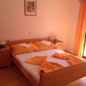 Zimmer, Balkon und nächstgelegener Strandabschnitt
