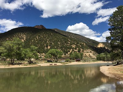 May ibinibentang Beach Hats sa Ojo Encino, New Mexico