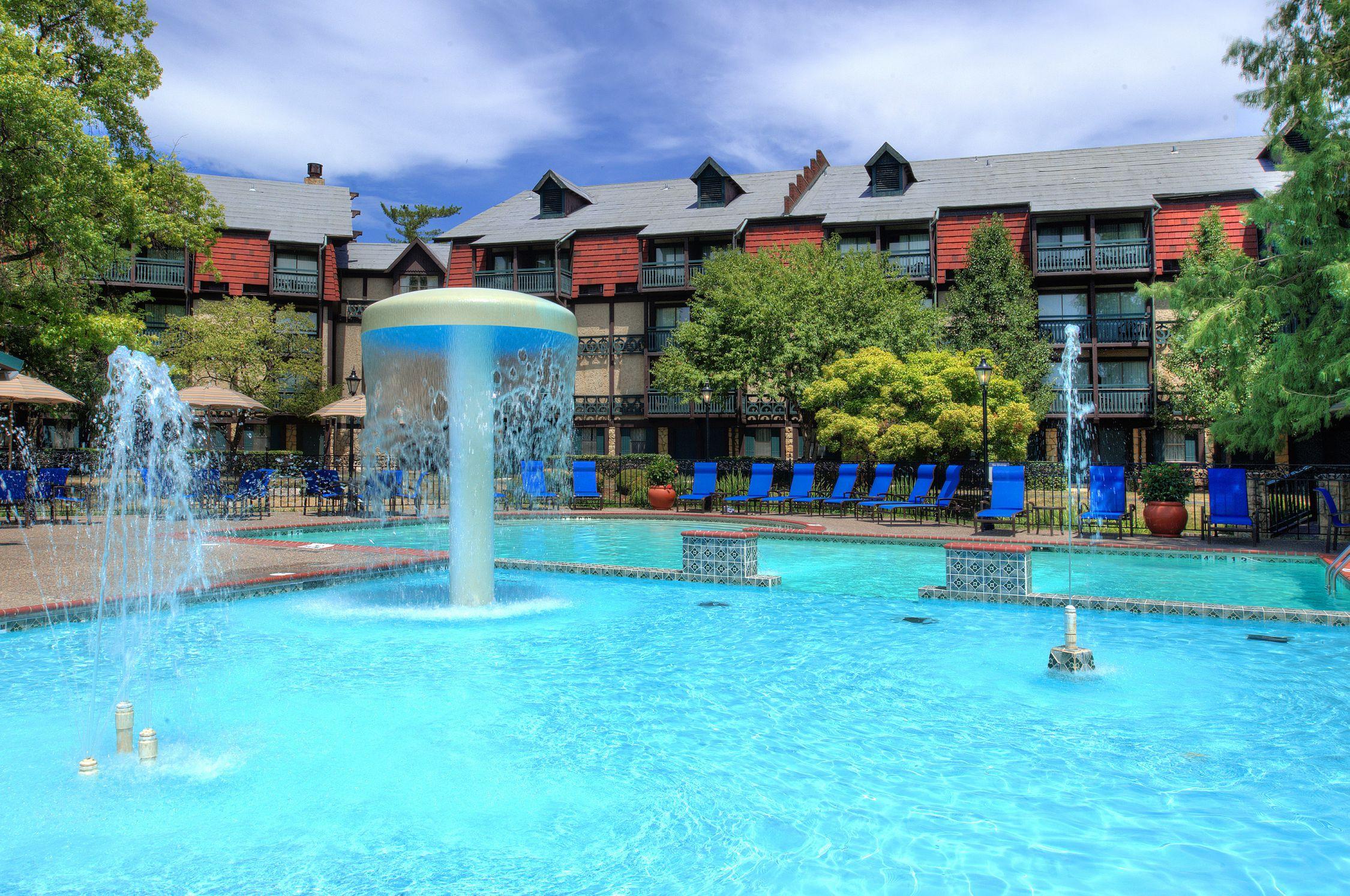 Sheraton Westport Chalet Hotel St Louis Pool Pictures Reviews   Outdoor Pool 