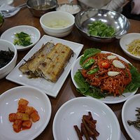 서대회무침 1인분, 갈치구이 1인분 입니다
