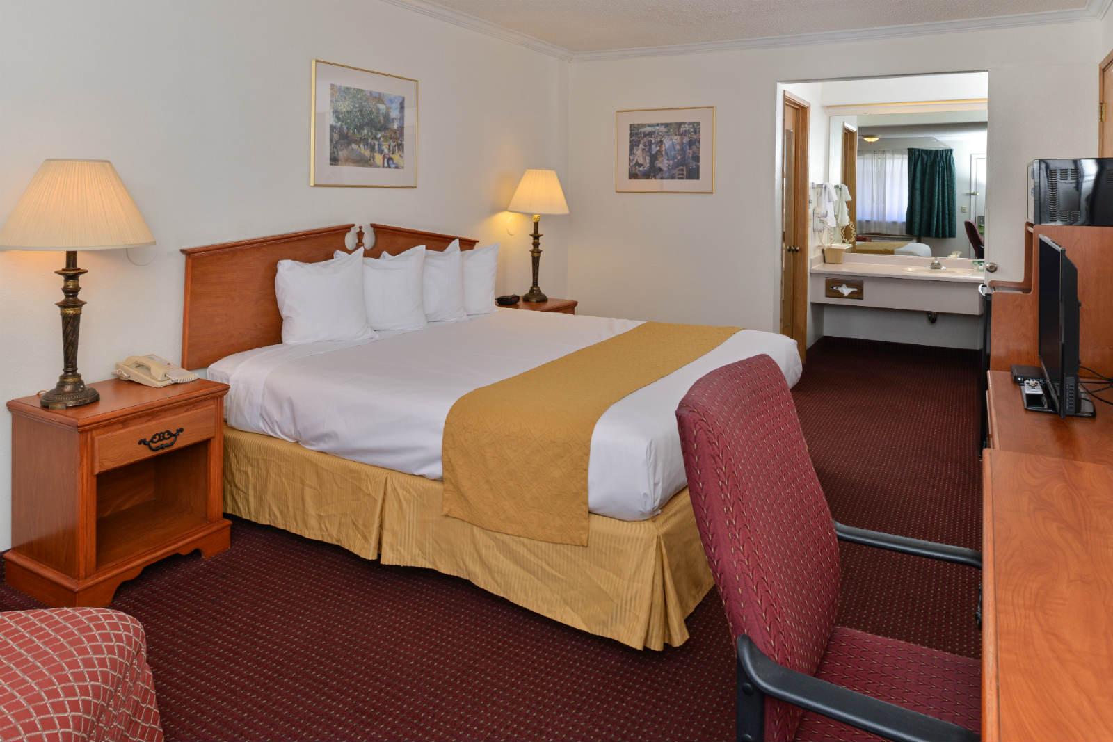 Quality Inn Klamath Falls - Crater Lake Gateway Rooms: Pictures ...