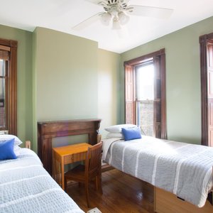 Twin room with private bathroom