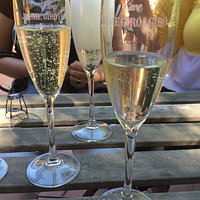 Genieten van een heerlijke cava.