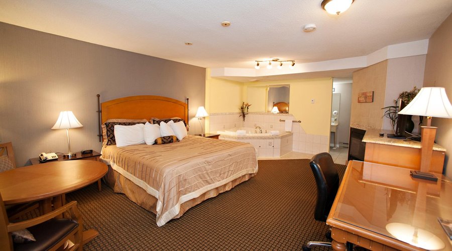 KING BED WITH FIRE PLACE SPA