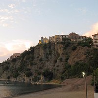Vista della chiesa dalla spiaggia