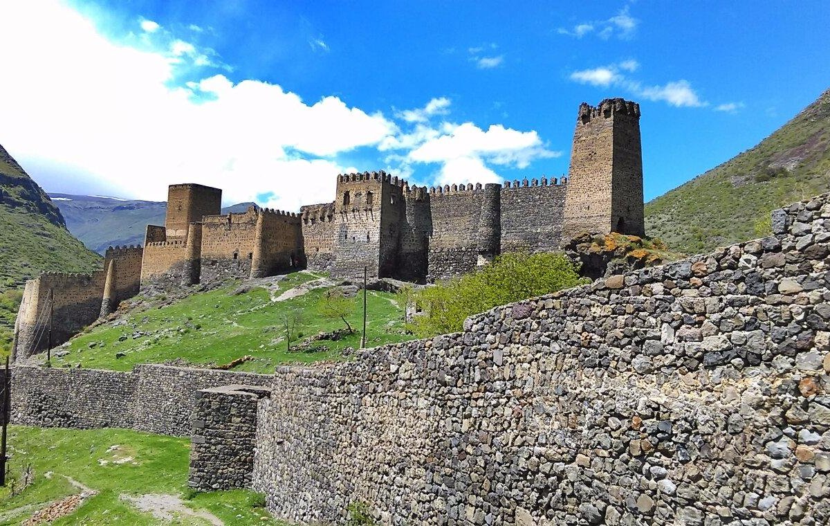 Khertvisi fortress on mountain. It is one of the oldest fortresses in  Georgia Stock Photo - Alamy