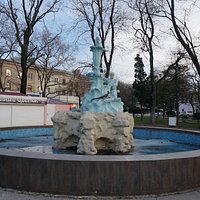фонтан зимой
