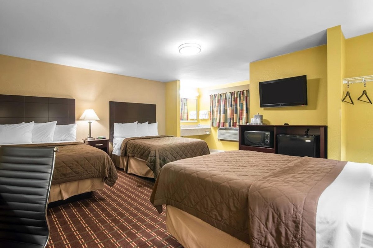 Rodeway Inn Rooms: Pictures & Reviews - Tripadvisor