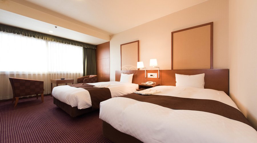 The Standard Twin Room at the Meitetsu Grand Hotel