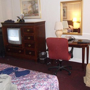 Al interior de la habitación en el Travelodge, con dos camas dobles