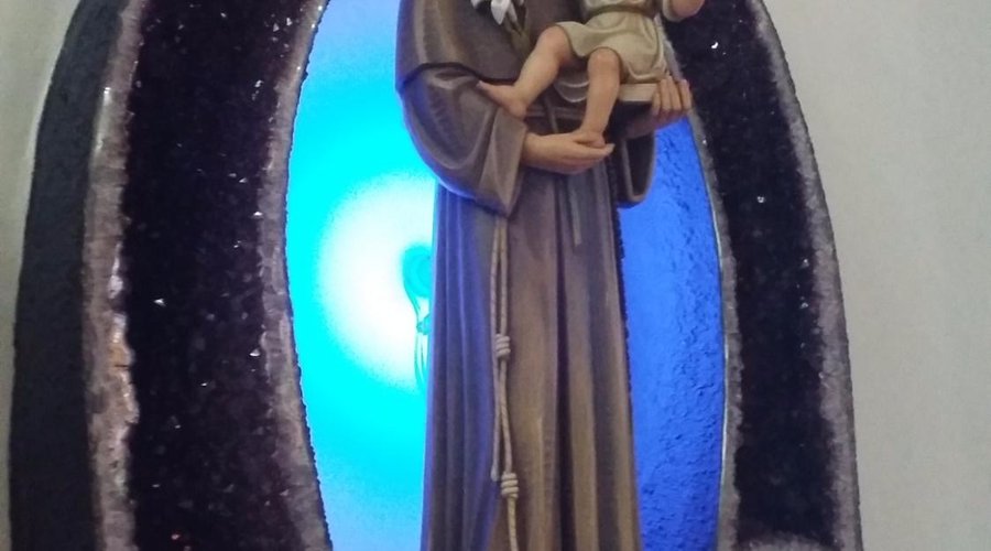Estatua de madeira benzida pelo Papa