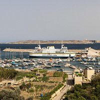 Le ferry au port