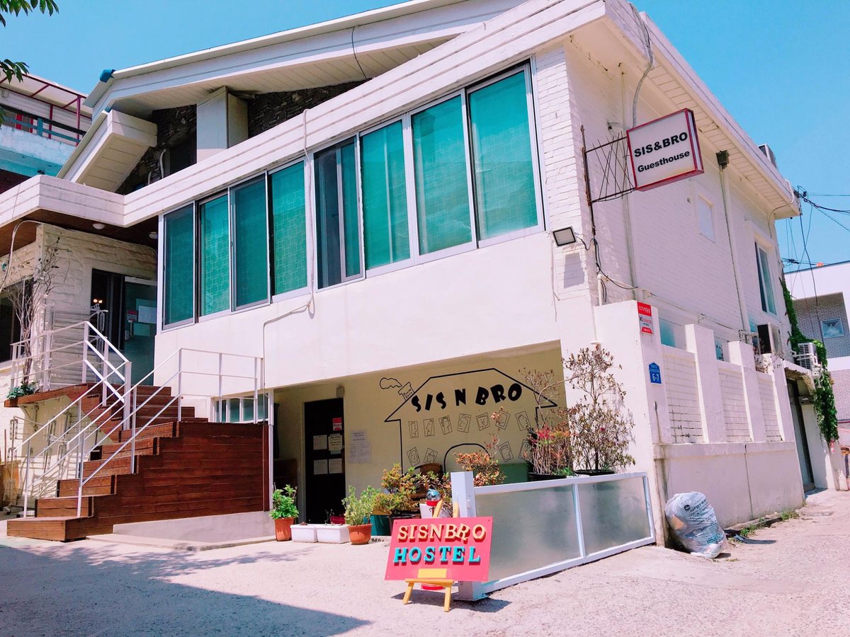 SIS & BRO GUESTHOUSE - Prices & Hostel Reviews (Seoul, South Korea)