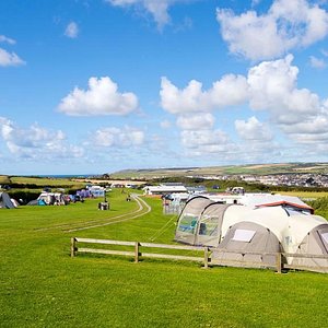 Large camping feild with electric hook-ups available