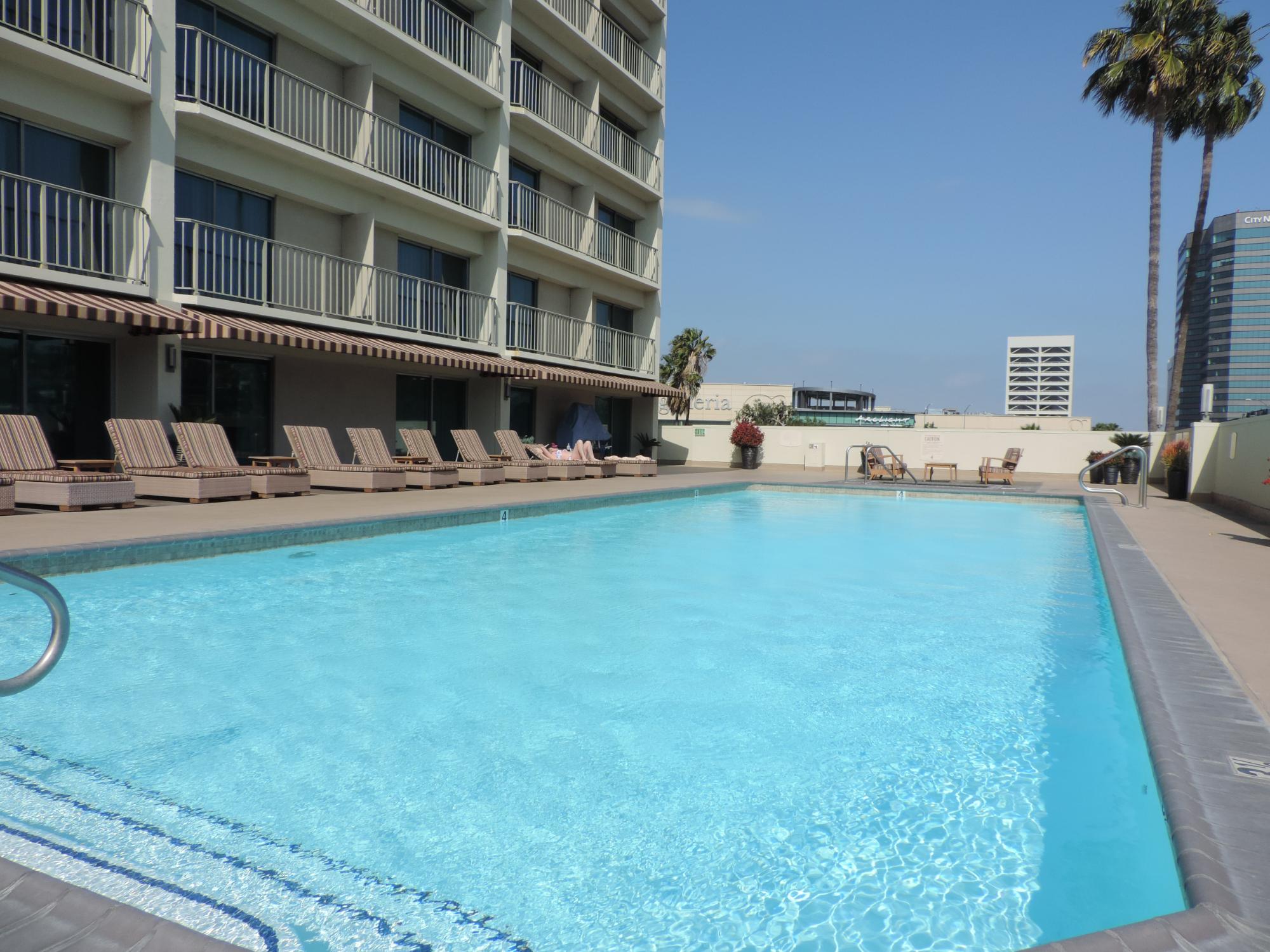 Courtyard by Marriott Los Angeles Sherman Oaks Pool Pictures