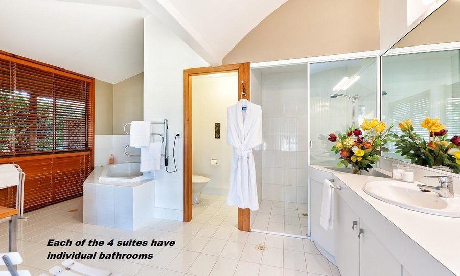 Bathroom Suite 1