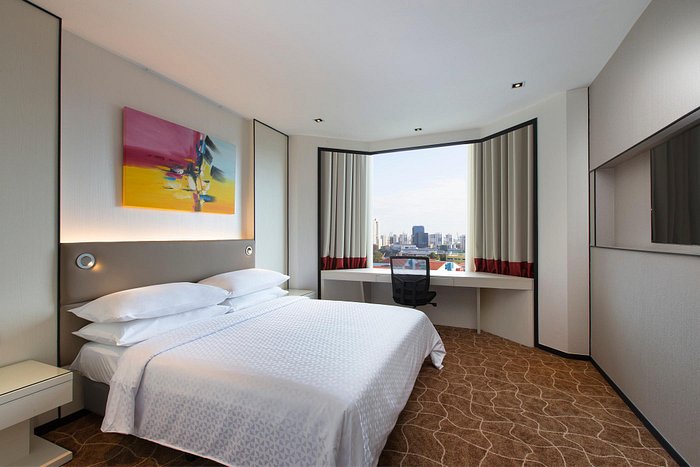 https://dynamic-media-cdn.tripadvisor.com/media/photo-o/0b/74/23/5d/suite-bedroom.jpg?w=700&h=-1&s=1