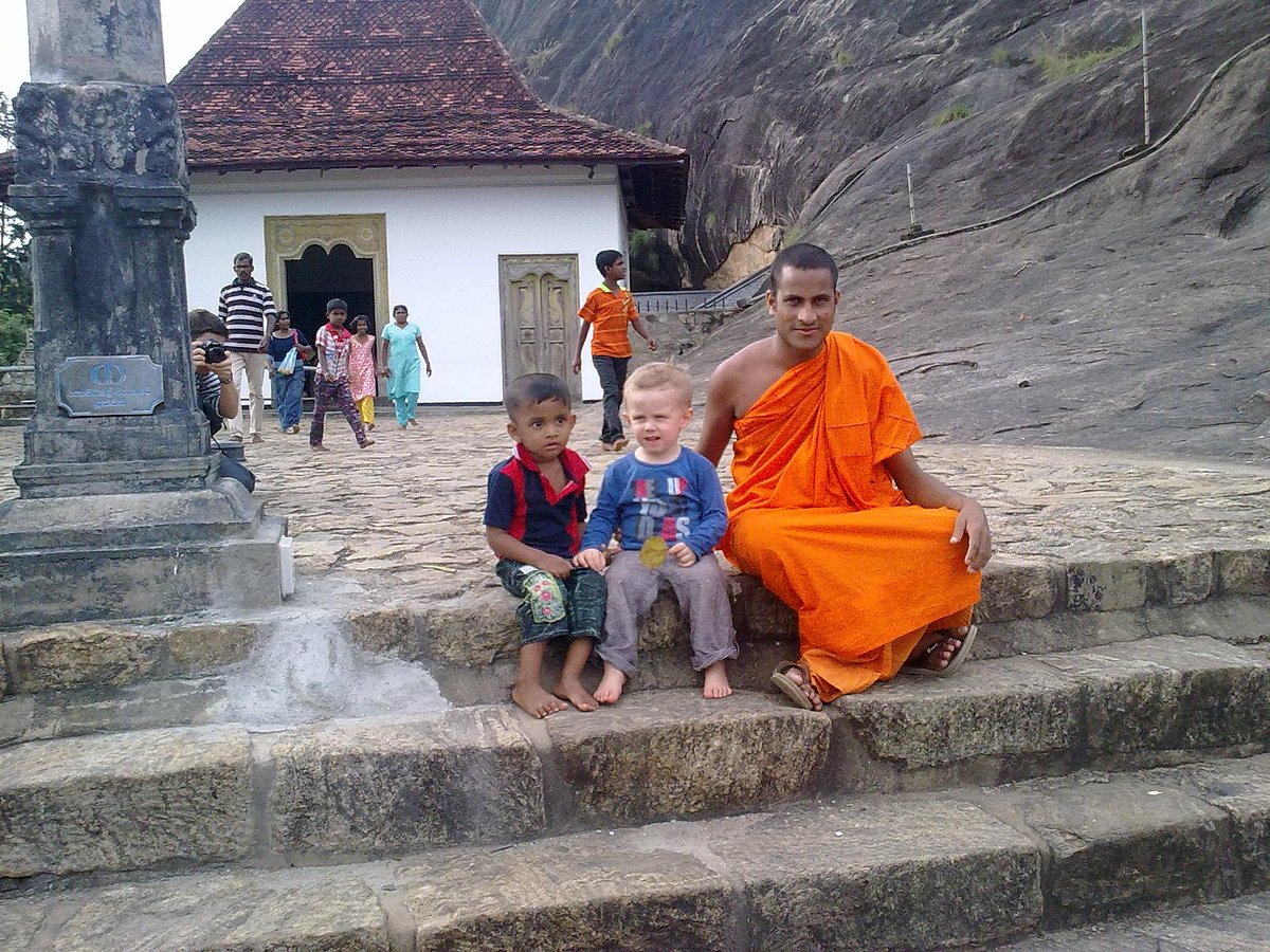 Rizlan and I enjoying the Scenery - Picture of Sri Lanka Tour Drivers,  Colombo - Tripadvisor