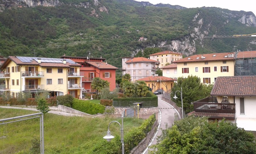 Blick vom Balkon nach hinten !
