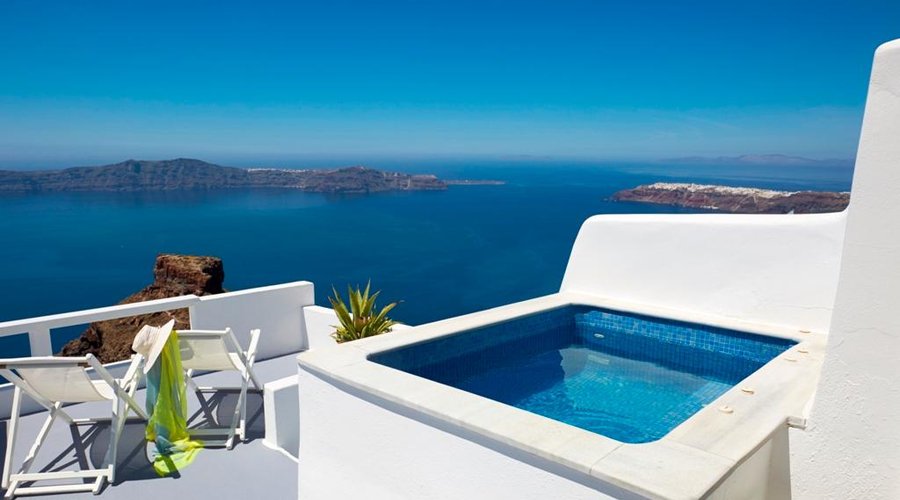 Honeymoon Suite with private outdoor, heated Jacuzzi