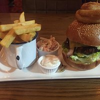 Brilliant burger on a Tuesday night. Fab staff and fab food. Don't be put off by negative review