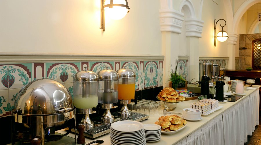 Desayuno buffet americano
