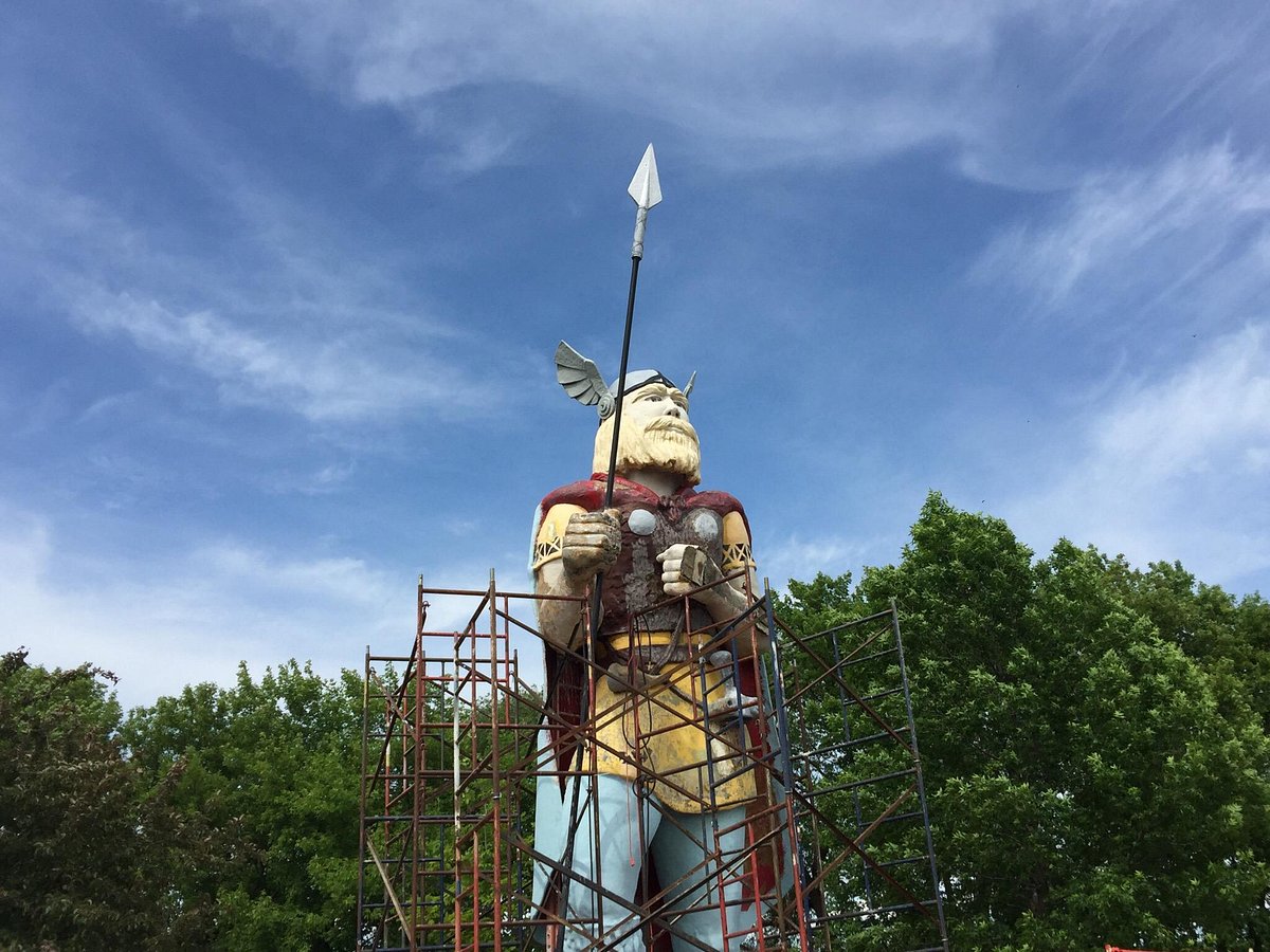 Giant Viking Statue in Minnesota Dominates Roadside