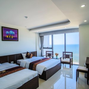 Nhà hàng có sức chứa khoảng 100 khách