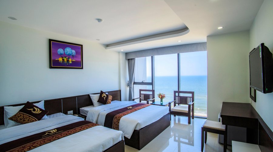 Nhà hàng có sức chứa khoảng 100 khách