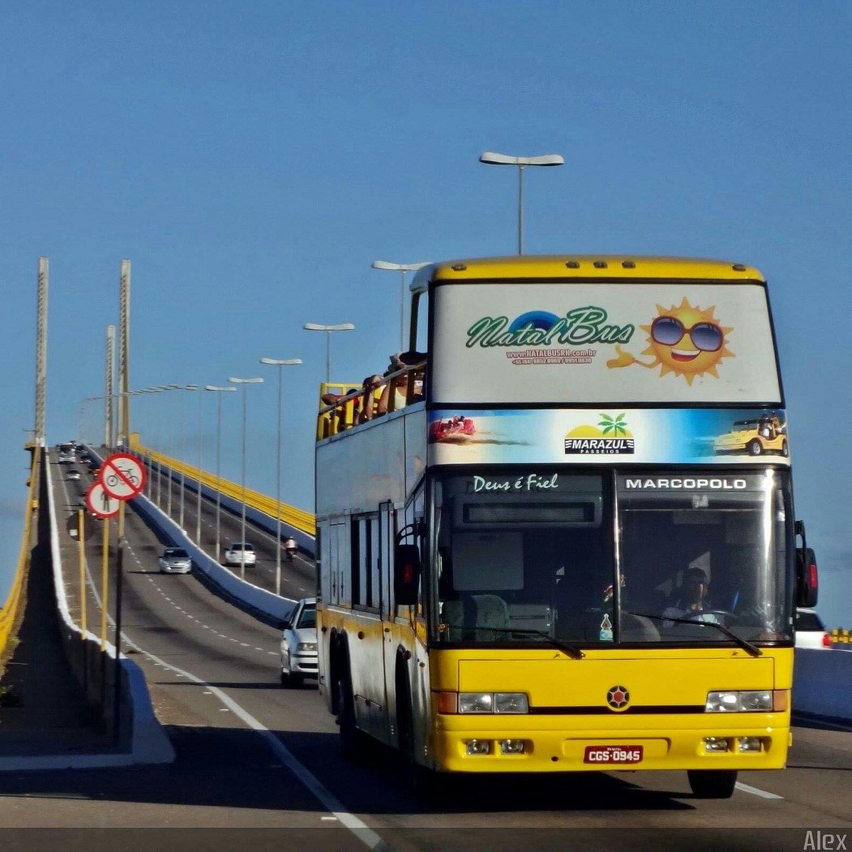 Tour panorâmico de ônibus antigo