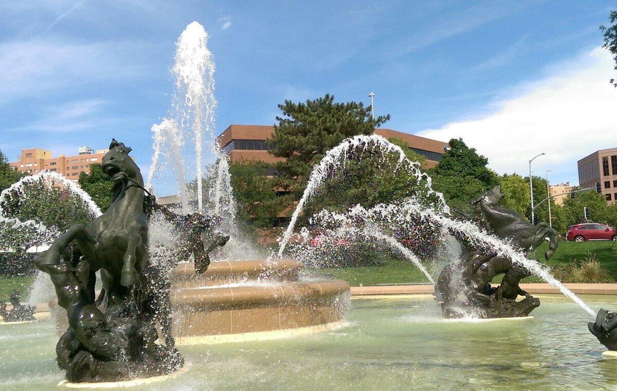 Discover 11 Inspiring Fountains in Kansas City