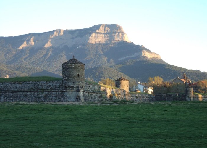 La Ciudadela con la Peña Oroel al fondo