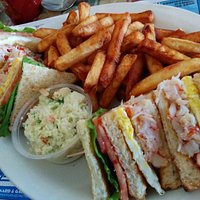 Club homard ... une délicieuse façon de manger du bon homard de l'année, avec les frites et sala