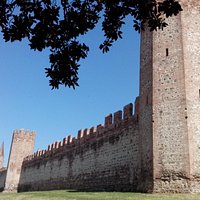 Le mura a Sud, con Porta XX Settembre