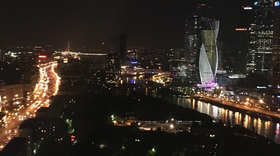 Панорама на ночную Москву со смотровой площадки