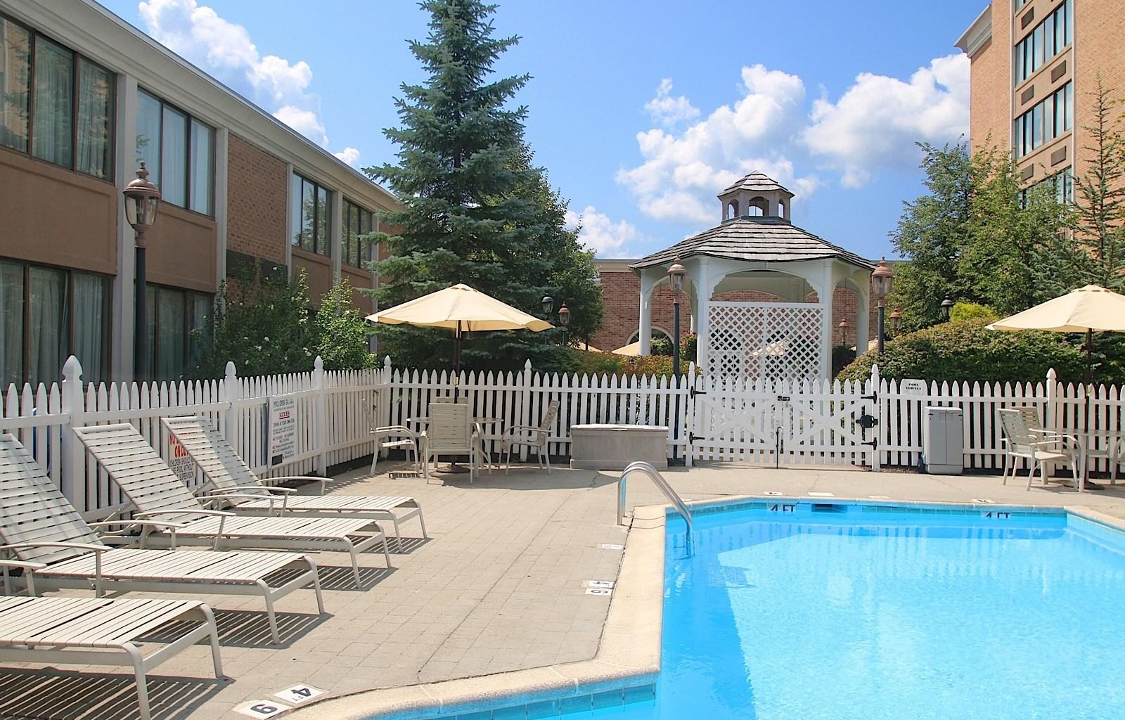 ETHAN ALLEN HOTEL UPDATED 2024 Prices Reviews Photos   Courtyard Pool 