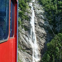 Seilbahn vor dem Wasserfall